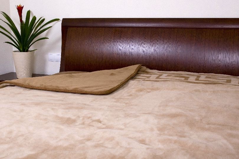 0410 Pościel wełniana Camel z wełny wielbłądziej Ciemna Greka 140x200 + Materac wełniany