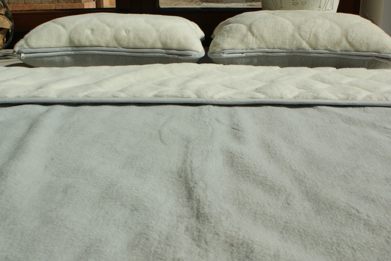 Pościel z wełny Alpaki Silver Kaszmir Caro 220x200 + Podkład wełniany