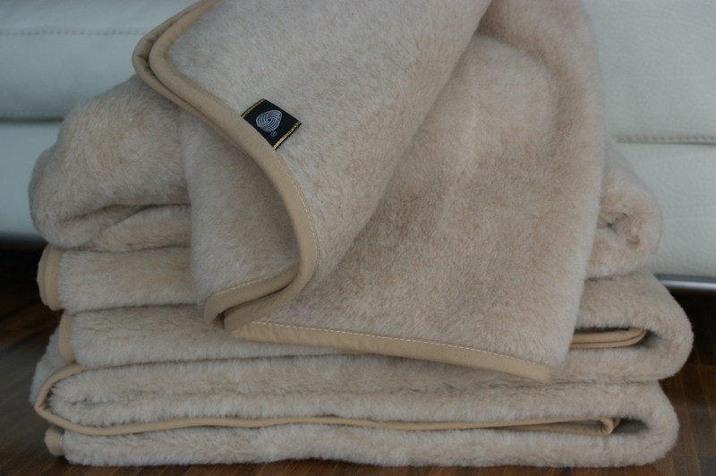 0768 Koc wełniany Camel z wełny wielbłądziej CAPPUCCINO 140x200