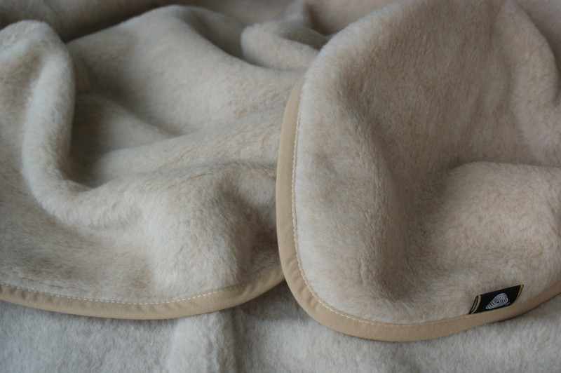 0769 Koc wełniany Camel z wełny wielbłądziej CAPPUCCINO 140x200