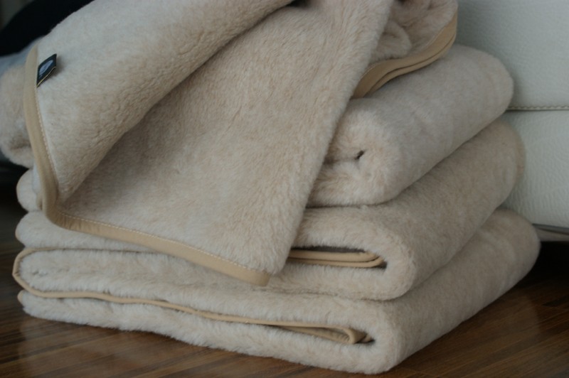 0770 Koc wełniany Camel z wełny wielbłądziej CAPPUCCINO 140x200