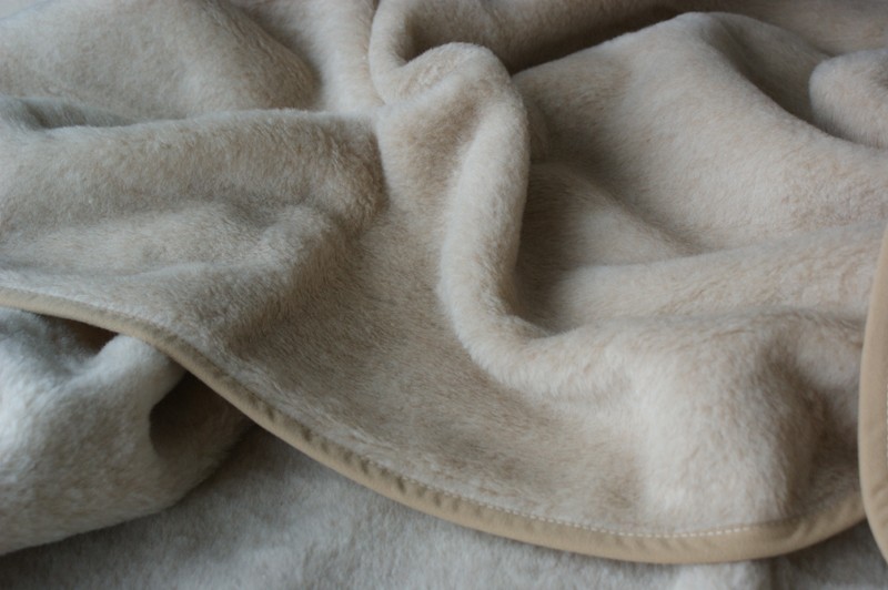 0775 Koc wełniany Camel z wełny wielbłądziej CAPPUCCINO 140x200