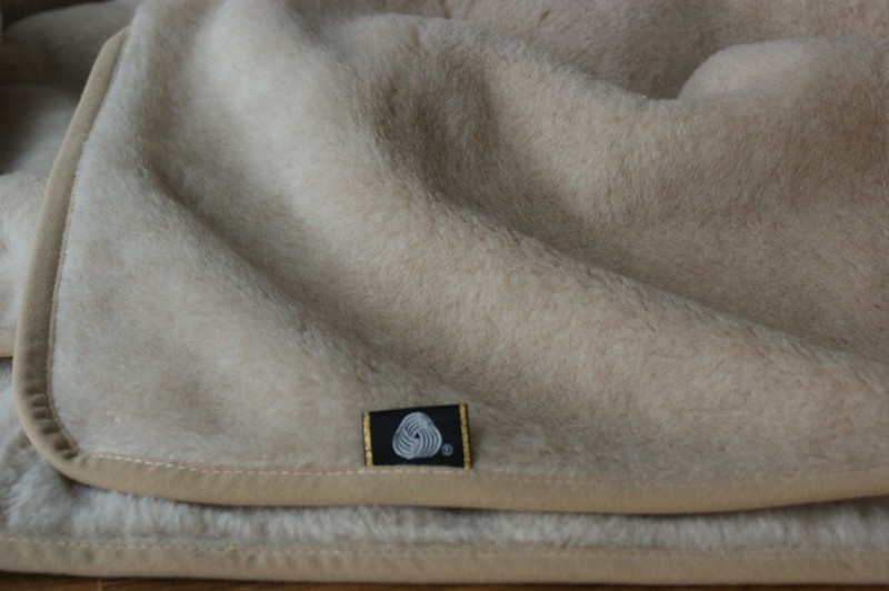 0776 Koc wełniany Camel z wełny wielbłądziej CAPPUCCINO 140x200