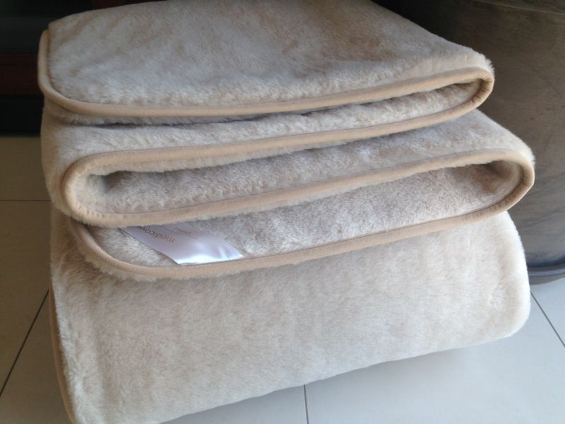 12 Kołdra wełniana Camel z wełny wielbłądziej Jasny Light 160x200 stan magazynowy 2 sztuki