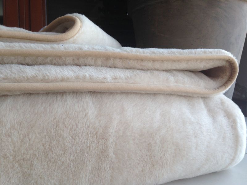 5 Kołdra wełniana Camel z wełny wielbłądziej Jasny Light 160x200 stan magazynowy 2 sztuki