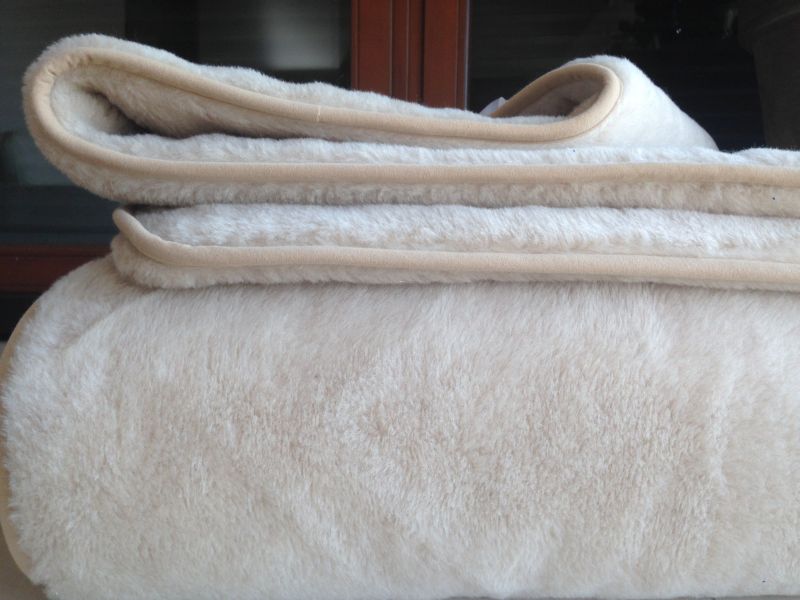 6 Kołdra wełniana Camel z wełny wielbłądziej Jasny Light 160x200 stan magazynowy 2 sztuki