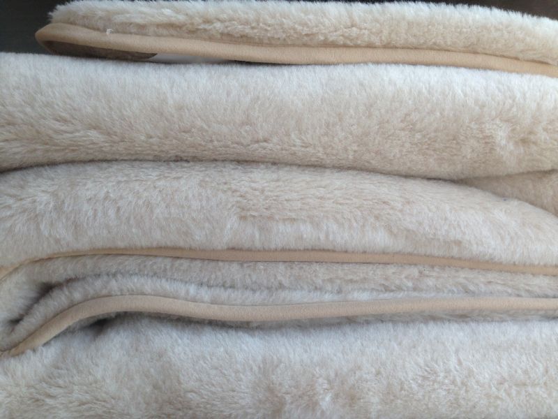 8 Kołdra wełniana Camel z wełny wielbłądziej Jasny Light 160x200 stan magazynowy 2 sztuki