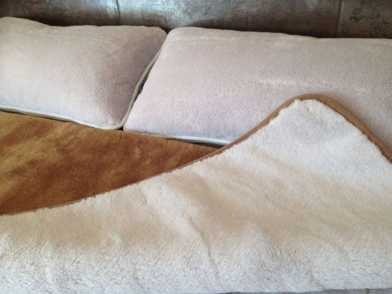 19 Pościel z wełny Alpaki Alpina Camel Kasztan 240x200 + Materac wełniany