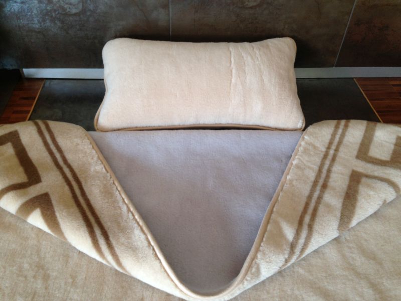 10 Pościel z wełny Alpaki Alpina Camel Greka 140x200 + Materac wełniany
