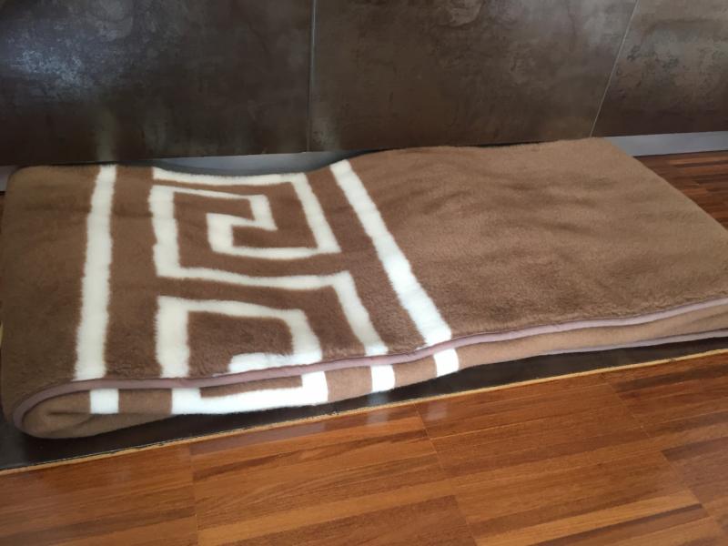 Koc wełniany Camel z wełny wielbłądziej CIEMNY GREKA 140x200