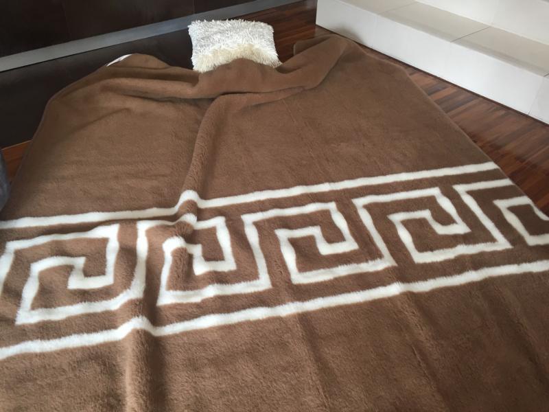 Koc wełniany Camel z wełny wielbłądziej CIEMNY GREKA 140x200