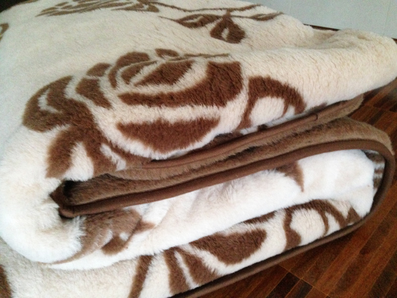 162 Kołdra wełniana Camel z wełny wielbłądziej Ciemny Tulipan 200x200