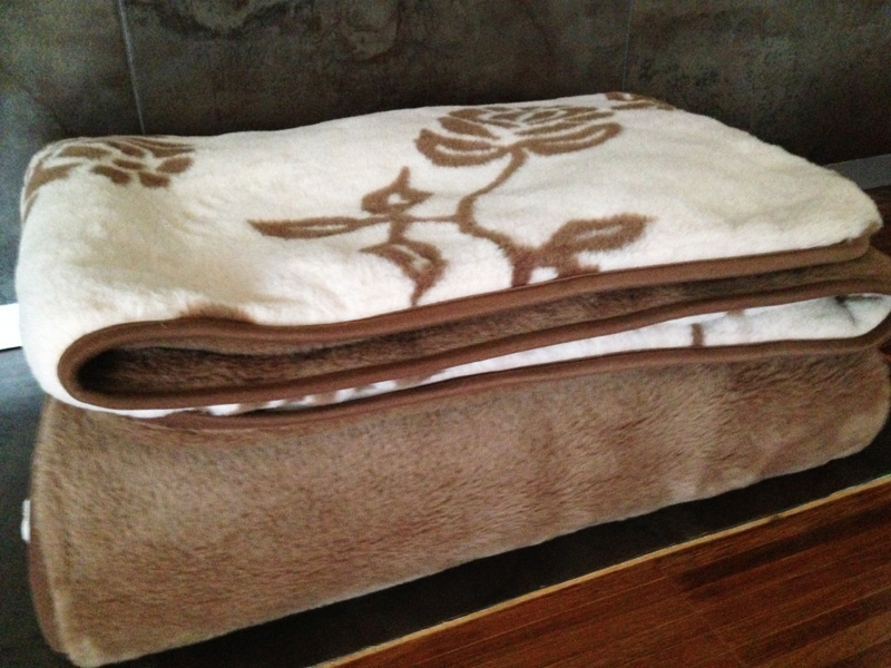 166 Kołdra wełniana Camel z wełny wielbłądziej Ciemny Tulipan 200x200