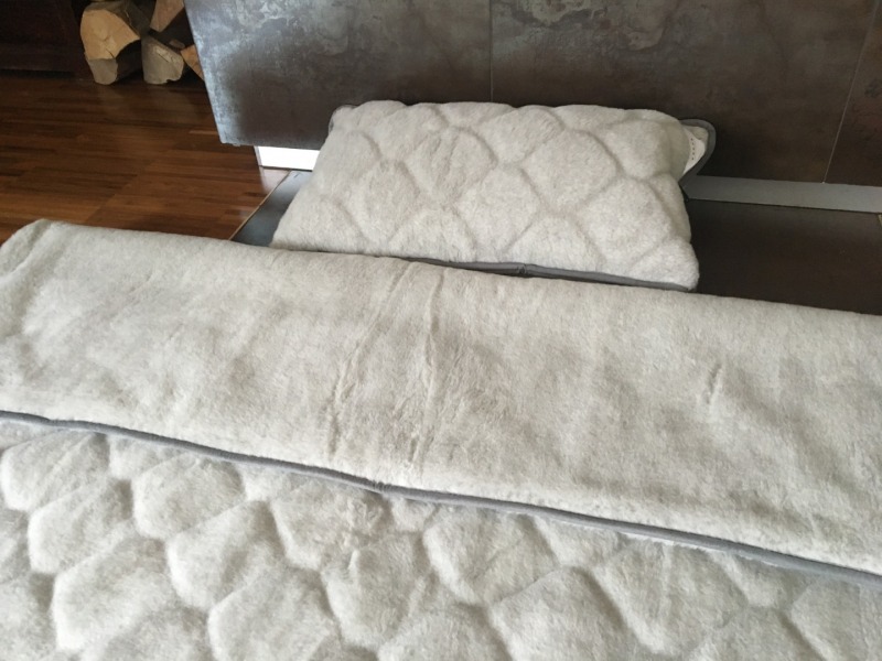 Pościel z wełny Alpaki Silver Caro + Alpaka Gładka 140x200 + Podkład wełniany