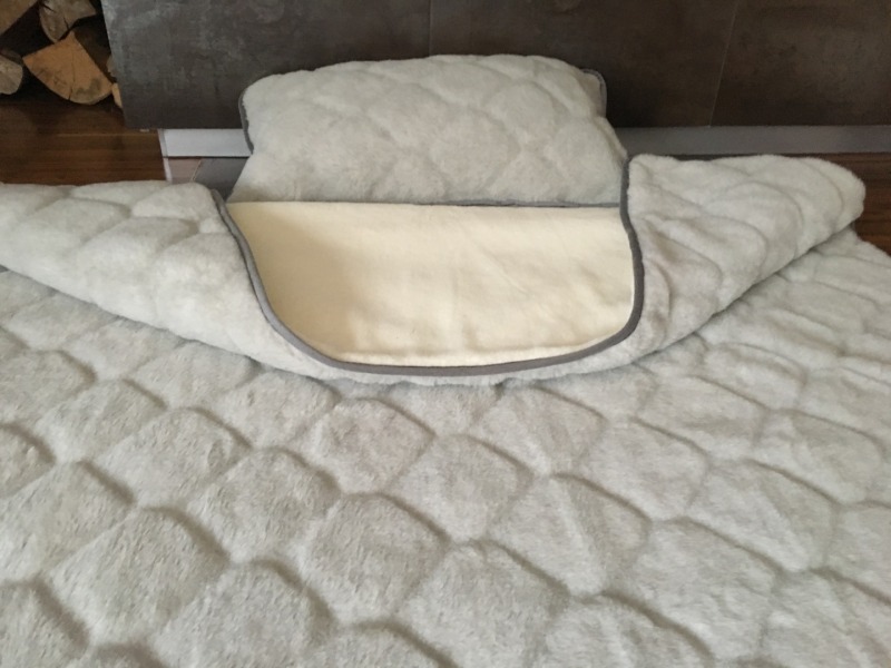 Pościel z wełny Alpaki Silver Caro Kaszmir Gładki 140x200 + Materac wełniany