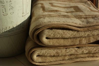 zdjecie-glowne-2658 Koc wełniany Camel z wełny wielbłądziej JASNY GREKA 180x200 brak