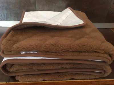 zdjecie-glowne-3843 Podkład z wełny Camel Ciemny Pasy 140x200