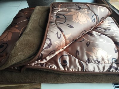 zdjecie-glowne-4223 Kołdra z wełny wielbłądziej Camel Ciemny Satyna Kwiat Lotosu 160x200