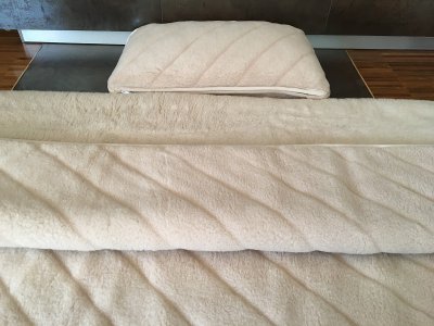 Pościel wełniana Camel z wełny wielbłądziej Pasy 140x200 + Materac wełniany