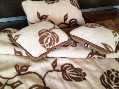 Pościel wełniana Camel z wełny wielbłądziej Ciemny Tulipan 220x200 + Materac wełniany