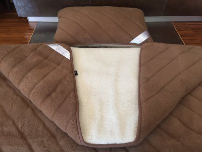 zdjecie-glowne-7244 Pościel z wełny Camel Ciemny Pasy + Merynos Tumbler 140x200 + Podkład wełniany