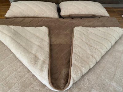 Pościel wełniana Camel z wełny wielbłądziej Pasy C+J 240x200 + Podkład wełniany