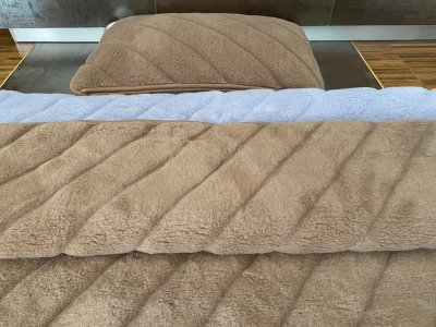 Pościel z wełny Alpaki Alpina Pasy Camel Ciemny Pasy 140x200 + Podkład wełniany