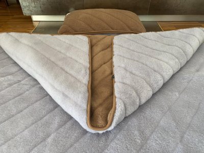 Pościel z wełny Alpaki Silver Pasy Camel Ciemny Pasy 140x200 + Podkład wełniany