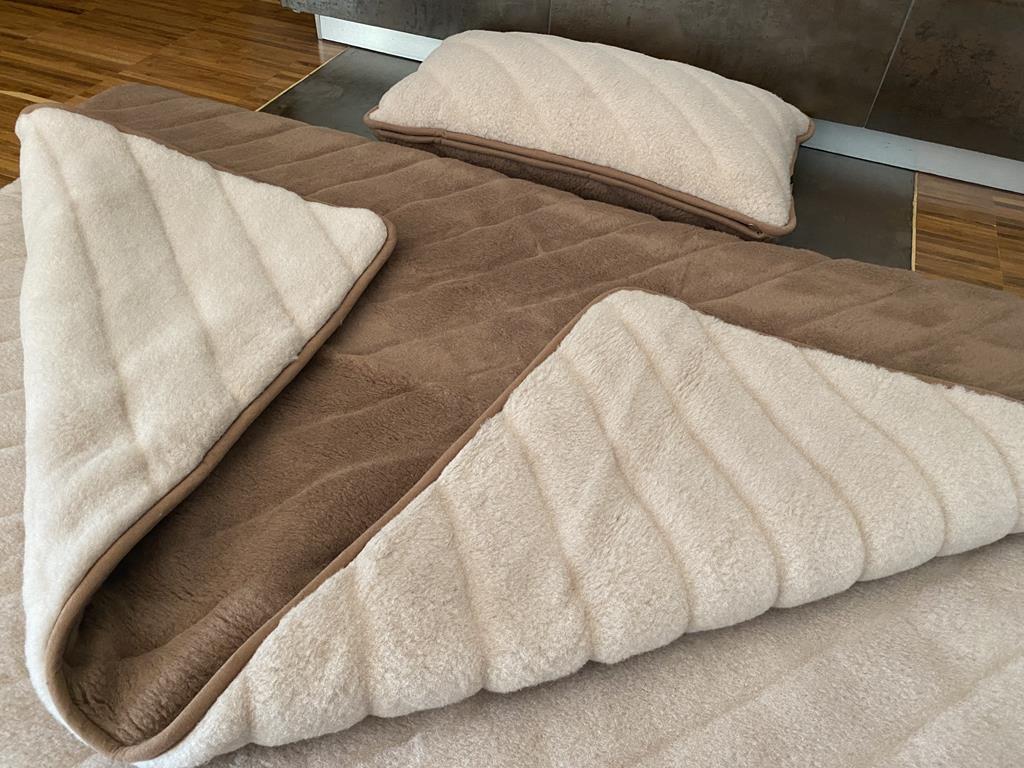 Pościel wełniana Camel z wełny wielbłądziej Pasy C+J 140x200 + Materac wełniany