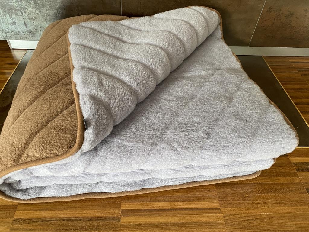 Kołdra z wełny Alpaki Silver Pasy Camel Ciemny Pasy 160x200