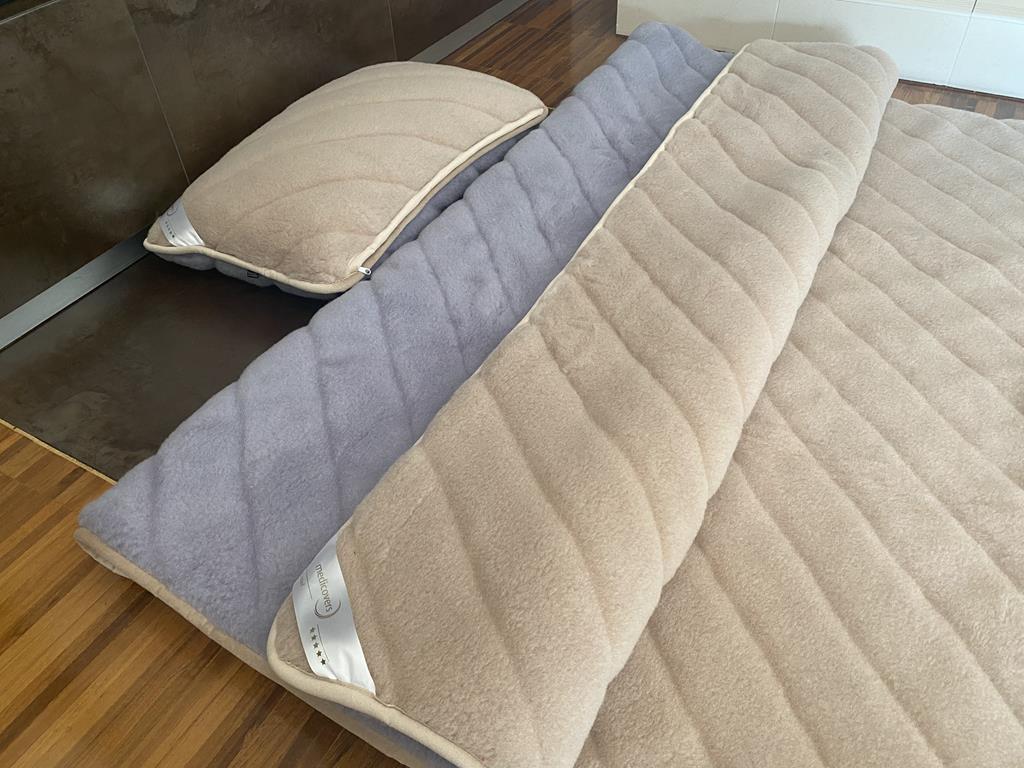 Pościel z wełny Alpaki Alpina Pasy Camel Jasny Pasy 140x200 + Materac wełniany