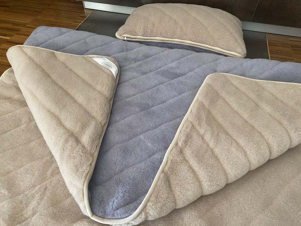 Pościel z wełny Alpaki Alpina Pasy Camel Jasny Pasy 140x200 + Materac wełniany