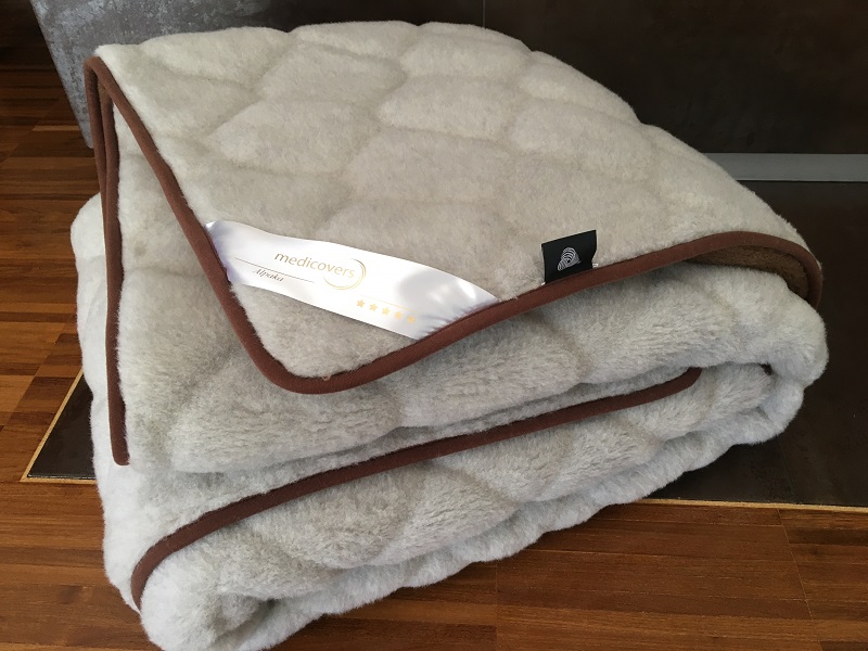 Kołdra z wełny Alpaki Jasnej Caro + Camel Ciemny 140x200 stan magazynowy 1 sztuka