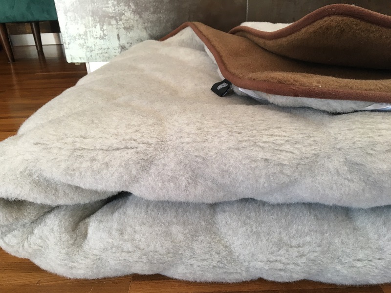 Kołdra z wełny Alpaki Jasnej Caro + Camel Ciemny 140x200 stan magazynowy 1 sztuka