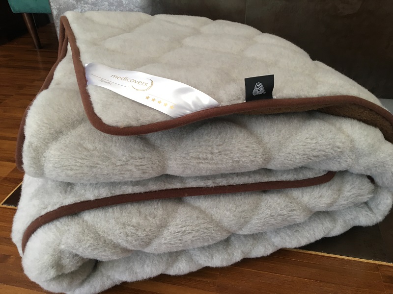 Kołdra z wełny Alpaki Jasnej Caro + Camel Ciemny 140x200 stan magazynowy 1 sztuka