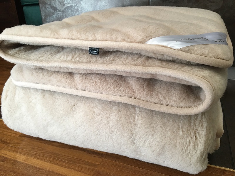 Kołdra wełniana Camel z wełny wielbłądziej Pasy 200x200