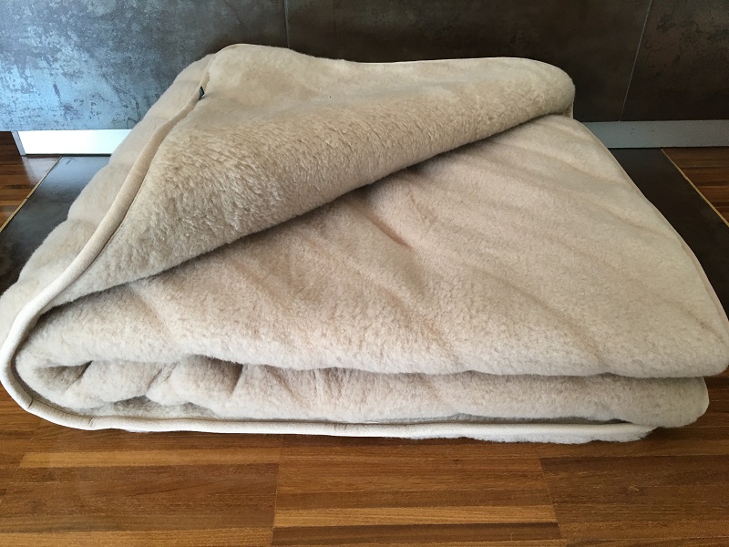 Kołdra wełniana Camel z wełny wielbłądziej Pasy 200x200