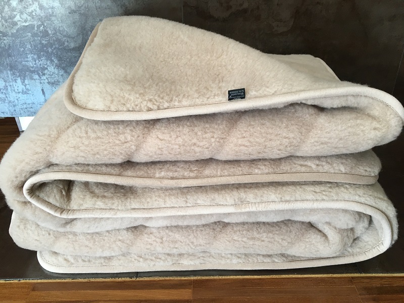 Kołdra wełniana Camel z wełny wielbłądziej Pasy 200x200