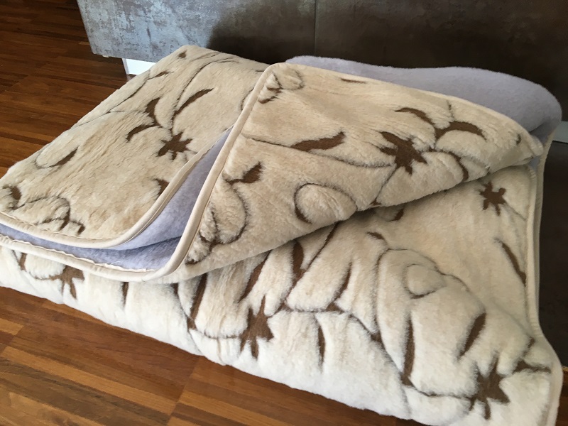 Kołdra z wełny Alpaki Alpina Camel Rampicanti 200x200
