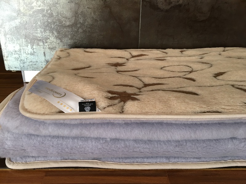 Kołdra z wełny Alpaki Alpina Camel Rampicanti 200x200