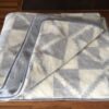 koldra-welniana-TRIANGOLI-alpaka-silver-gladka-140x200-10 Kołdra z wełny Alpaki Silver + Alpaka Triangoli 140x200