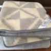 koldra-welniana-TRIANGOLI-alpaka-silver-gladka-140x200-6 Kołdra z wełny Alpaki Silver + Alpaka Triangoli 140x200