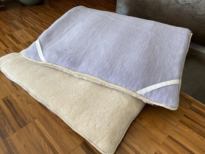 Pościel z wełny Alpaki Alpina Pasy Camel Jasny Pasy 140x200 + Materac wełniany