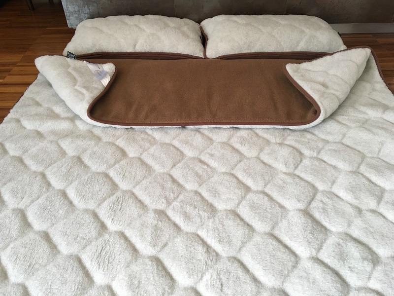 Pościel z wełny Alpaki Silver Caro Camel Ciemny 180x200 + Materac wełniany