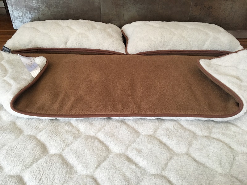 Pościel z wełny Alpaki Silver Caro Camel Ciemny 180x200 + Materac wełniany