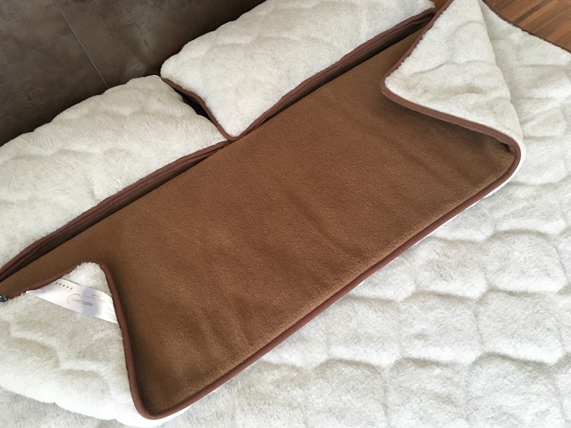 Pościel z wełny Alpaki Silver Caro Camel Ciemny 180x200 + Materac wełniany
