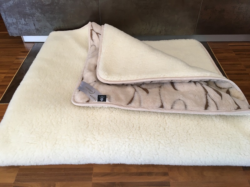 Pościel z wełny Camel Jasny Rampicanti + Merynos Tumbler 140x200 + Materac wełniany