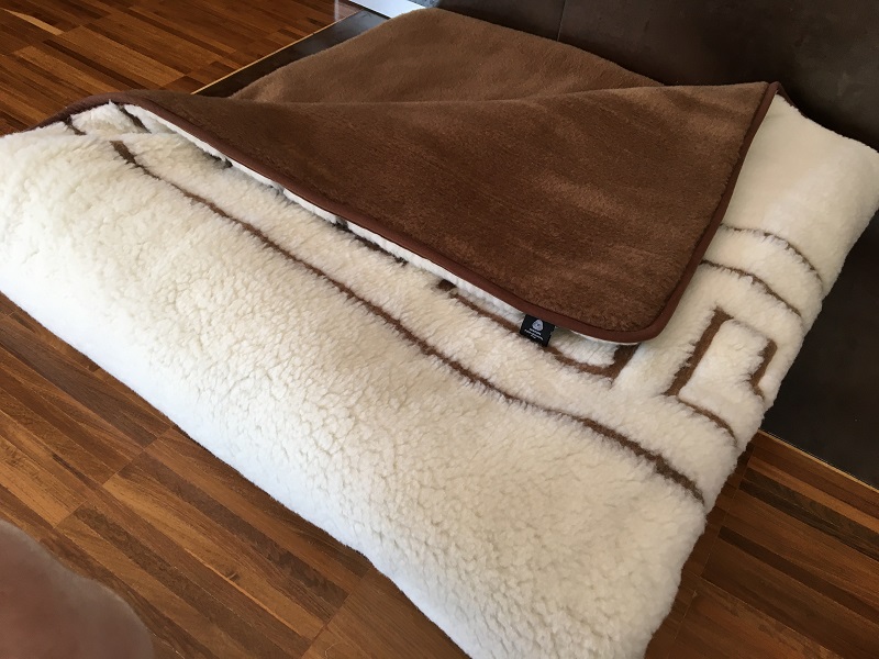 Pościel z wełny Camel Ciemny + Merynos Tumbler Greka 160x200 + Podkład wełniany