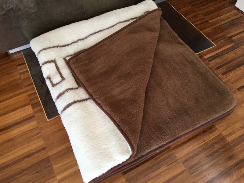 Pościel z wełny Camel Ciemny + Merynos Tumbler Greka 160x200 + Podkład wełniany