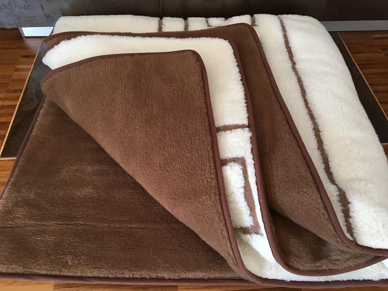 Pościel z wełny Camel Ciemny + Merynos Tumbler Greka 160x200 + Podkład wełniany